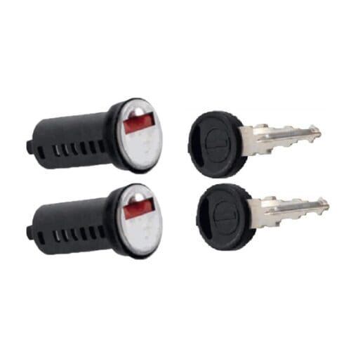 Set van twee metalen cilindersloten voor caravans en campers met twee bijbehorende zilveren sleutels.
