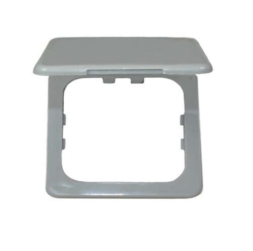 Grijs C-line afdekraam met klapdeksel voor de bescherming en afwerking van stopcontacten in een camper of caravan.