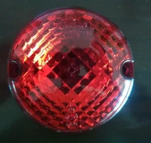 Farplas rond mistlicht voor caravan en camper, 94mm diameter, rood glas, 12V/24V aansluiting