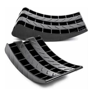 Set van twee afgeronde Froli wiggen (levelers) voor het traploos waterpas zetten van een caravan, inclusief zwarte opbergzak.