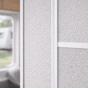 Afgewerkte wand met H-profiel